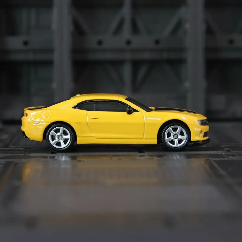 CCA 1:64 Chevrolet Camaro Alloy Sports Car Model Car Children's Toy Birthday Gift rich details, fine workmanship