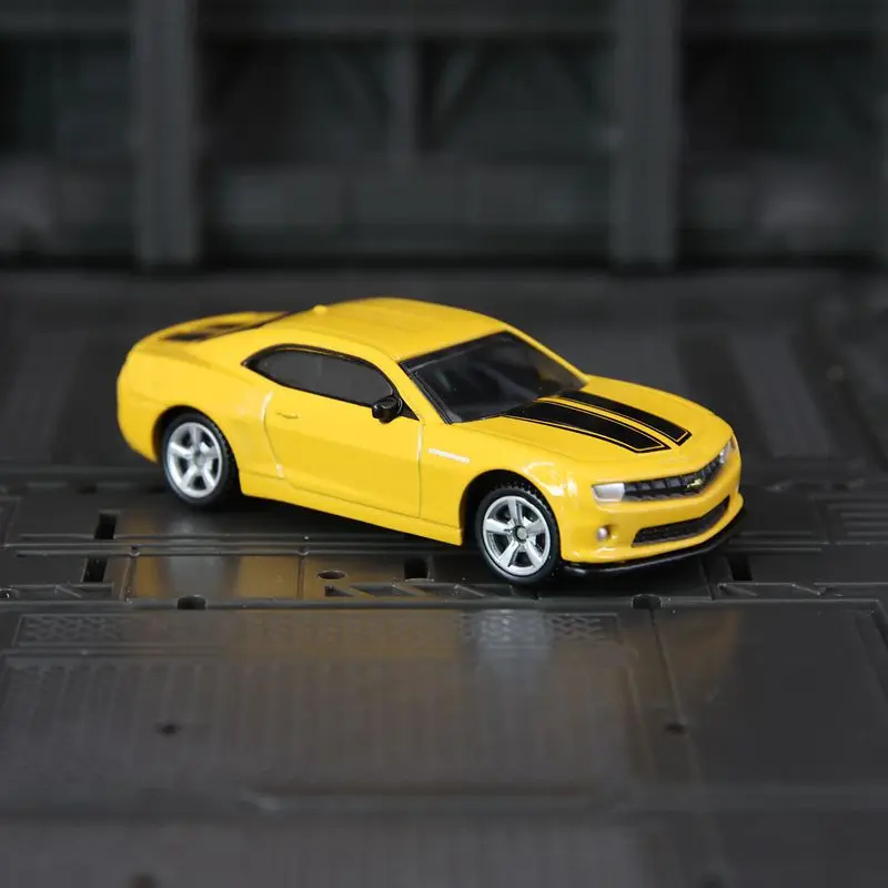 CCA 1:64 Chevrolet Camaro Alloy Sports Car Model Car Children's Toy Birthday Gift rich details, fine workmanship
