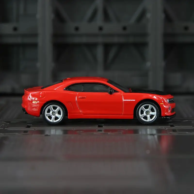 CCA 1:64 Chevrolet Camaro Alloy Sports Car Model Car Children's Toy Birthday Gift rich details, fine workmanship