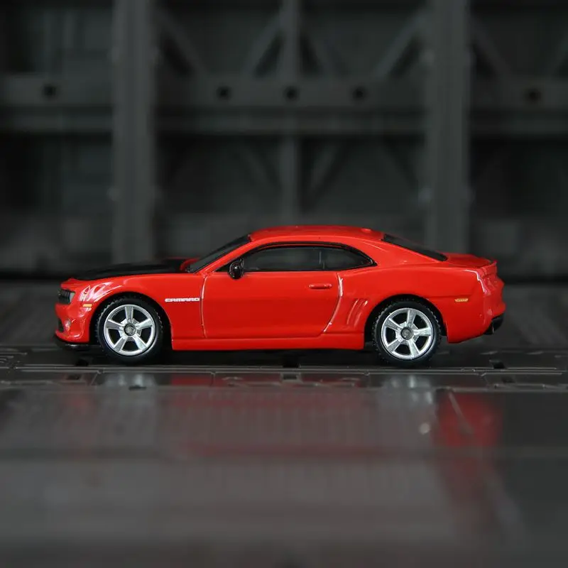 CCA 1:64 Chevrolet Camaro Alloy Sports Car Model Car Children's Toy Birthday Gift rich details, fine workmanship