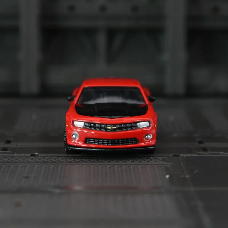 CCA 1:64 Chevrolet Camaro Alloy Sports Car Model Car Children's Toy Birthday Gift rich details, fine workmanship
