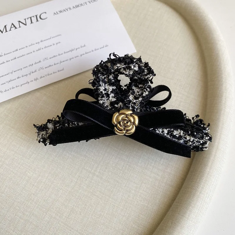 1pc Korean-style autumn and winter wool fabric hair clip, high-end metal camellia bow hair claw for the back of the head