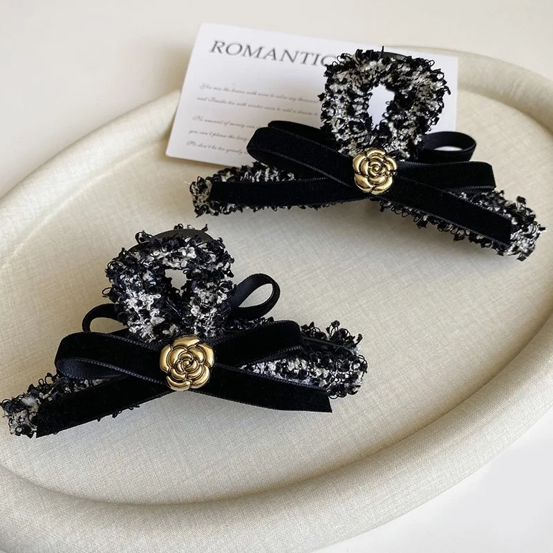 1pc Korean-style autumn and winter wool fabric hair clip, high-end metal camellia bow hair claw for the back of the head