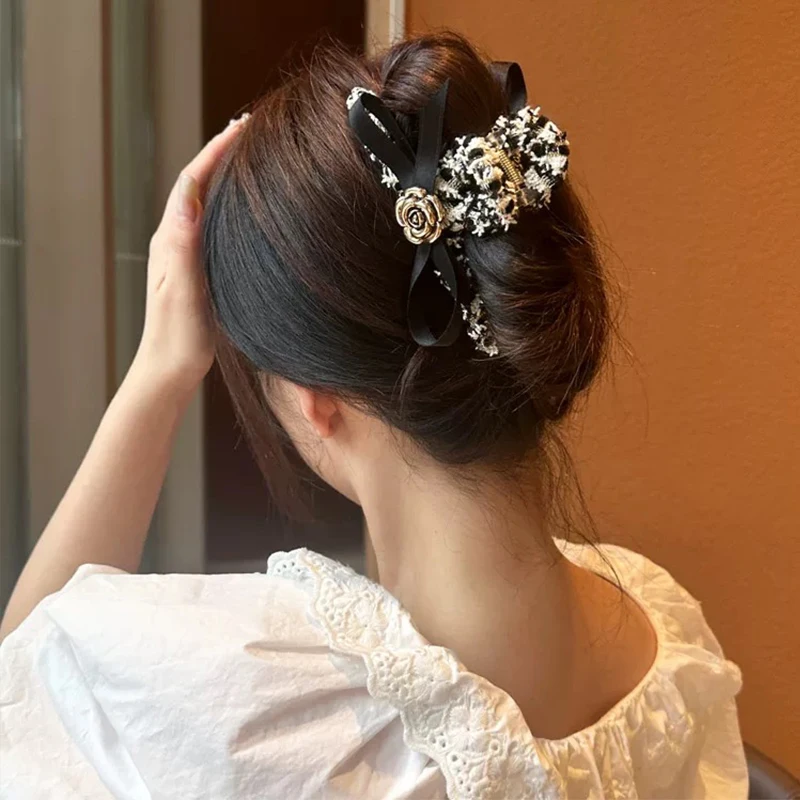 1pc Korean-style autumn and winter wool fabric hair clip, high-end metal camellia bow hair claw for the back of the head