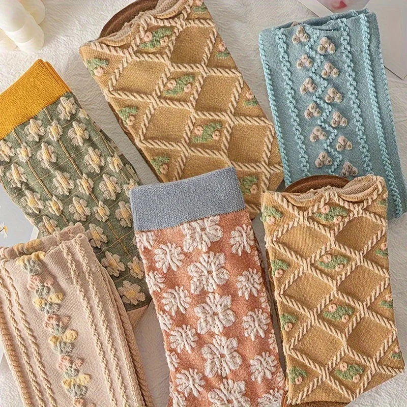 5 Pairs of New Retro Relief Plant Flower Women's Mid Tube Socks in Spring and Autumn Soft and Comfortable Women's Casual Socks