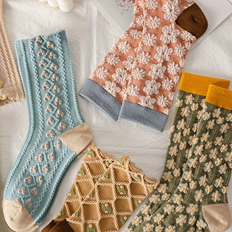 5 Pairs of New Retro Relief Plant Flower Women's Mid Tube Socks in Spring and Autumn Soft and Comfortable Women's Casual Socks