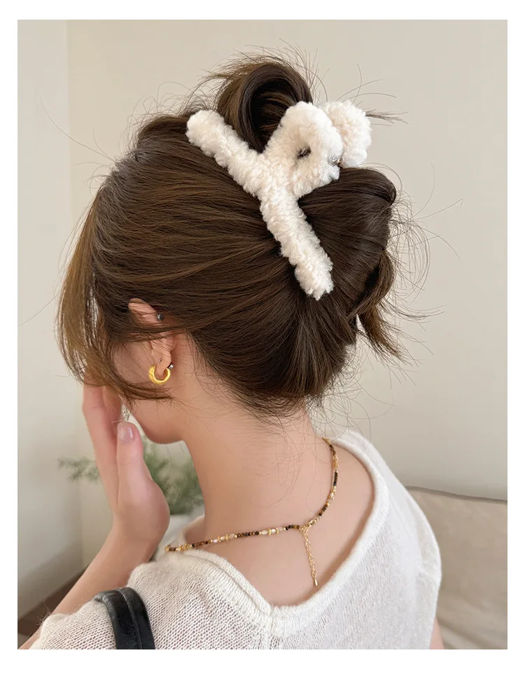 Fashion Faux Fur Hair Claws For Women Autumn Winter Plush Shearling Hair Clips 5.0 in Large Solid Crab Claw Clips For Thick Hair