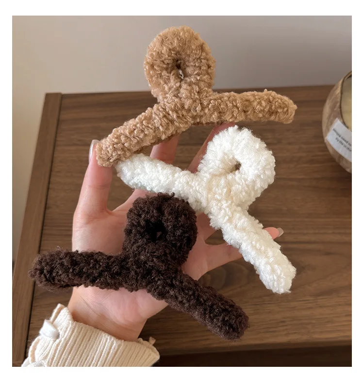 Fashion Faux Fur Hair Claws For Women Autumn Winter Plush Shearling Hair Clips 5.0 in Large Solid Crab Claw Clips For Thick Hair