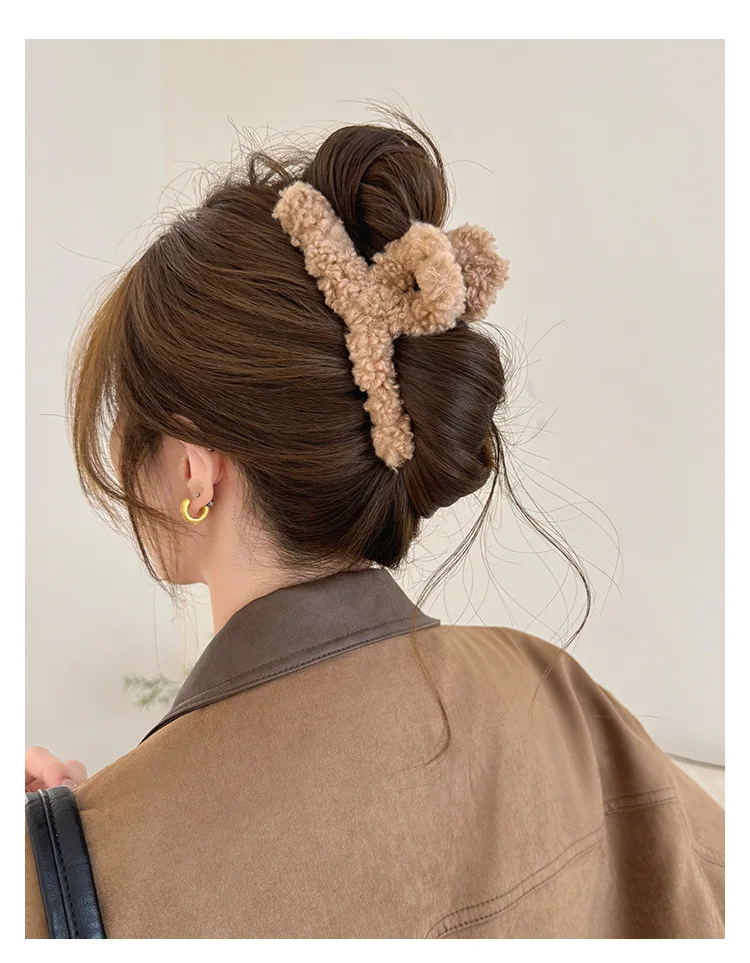 Fashion Faux Fur Hair Claws For Women Autumn Winter Plush Shearling Hair Clips 5.0 in Large Solid Crab Claw Clips For Thick Hair