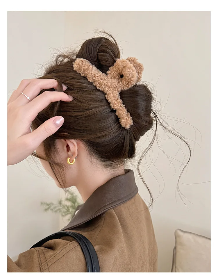Fashion Faux Fur Hair Claws For Women Autumn Winter Plush Shearling Hair Clips 5.0 in Large Solid Crab Claw Clips For Thick Hair