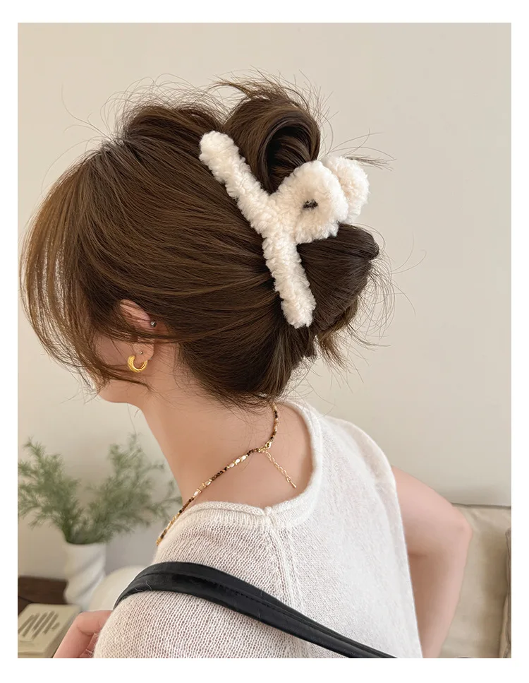 Fashion Faux Fur Hair Claws For Women Autumn Winter Plush Shearling Hair Clips 5.0 in Large Solid Crab Claw Clips For Thick Hair