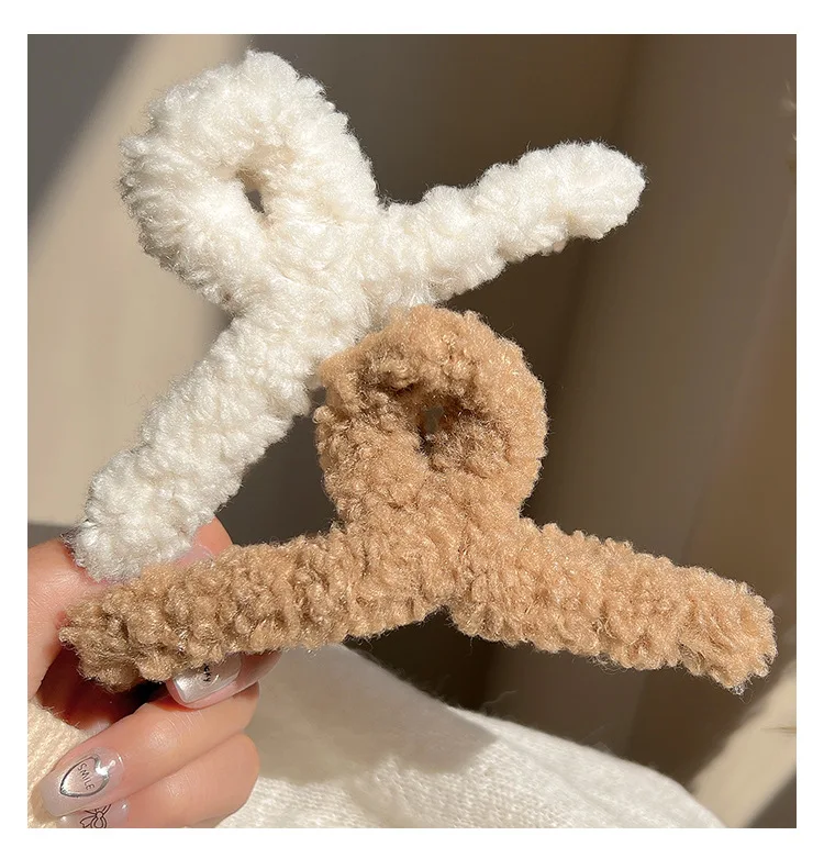 Fashion Faux Fur Hair Claws For Women Autumn Winter Plush Shearling Hair Clips 5.0 in Large Solid Crab Claw Clips For Thick Hair