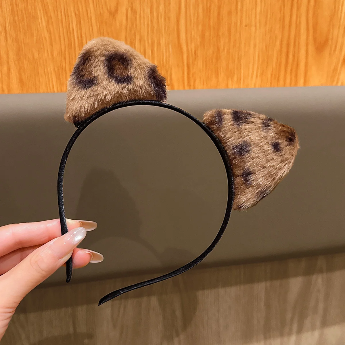 1 Cat's ears (Steamed cat-ear shaped bread) leopard print cute versatile plush hair band suitable for daily hair accessories