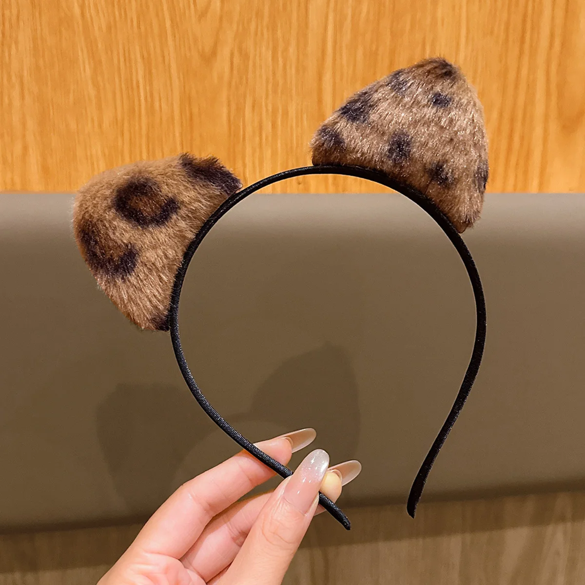 1 Cat's ears (Steamed cat-ear shaped bread) leopard print cute versatile plush hair band suitable for daily hair accessories