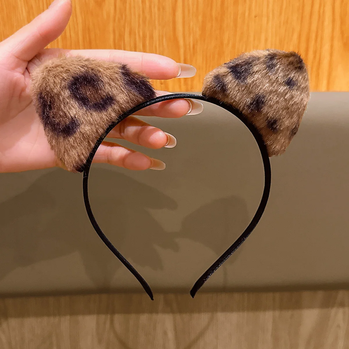 1 Cat's ears (Steamed cat-ear shaped bread) leopard print cute versatile plush hair band suitable for daily hair accessories
