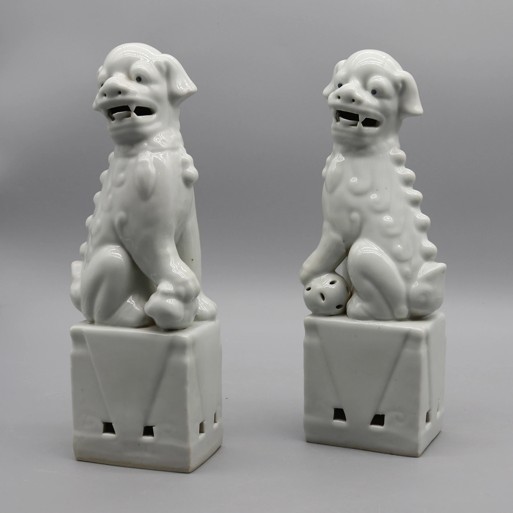 Pair of Foo Dogs, Fu Dogs, Buddha Dogs, Chinese Guardian Lions, Ceramic Sculpture, Home Decoration