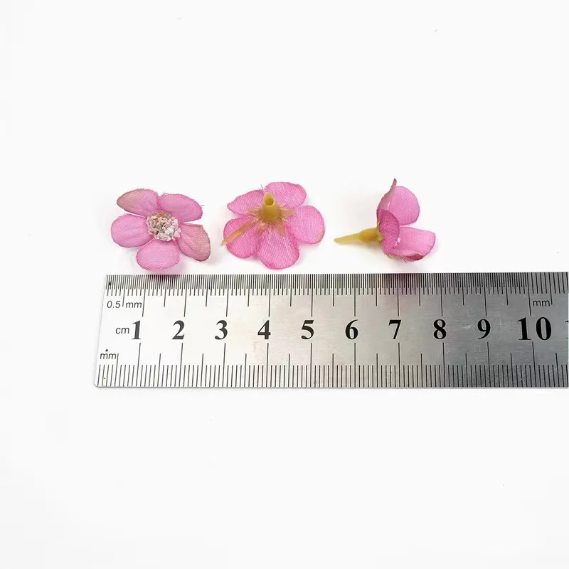 100PCS 2cm Mini Artificial Flowers Fake Flower Heads Craft Daisy Silk Flower for Crown Scrap Wedding DIY Garland Headdress Decor