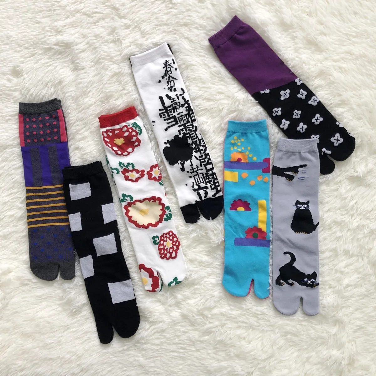Japanese Multi-Color Jacquard Carrot Chestnut Flower Literary Cute Two-Toe Socks Middle Tube Tabi Split Toe Socks Tide Socks