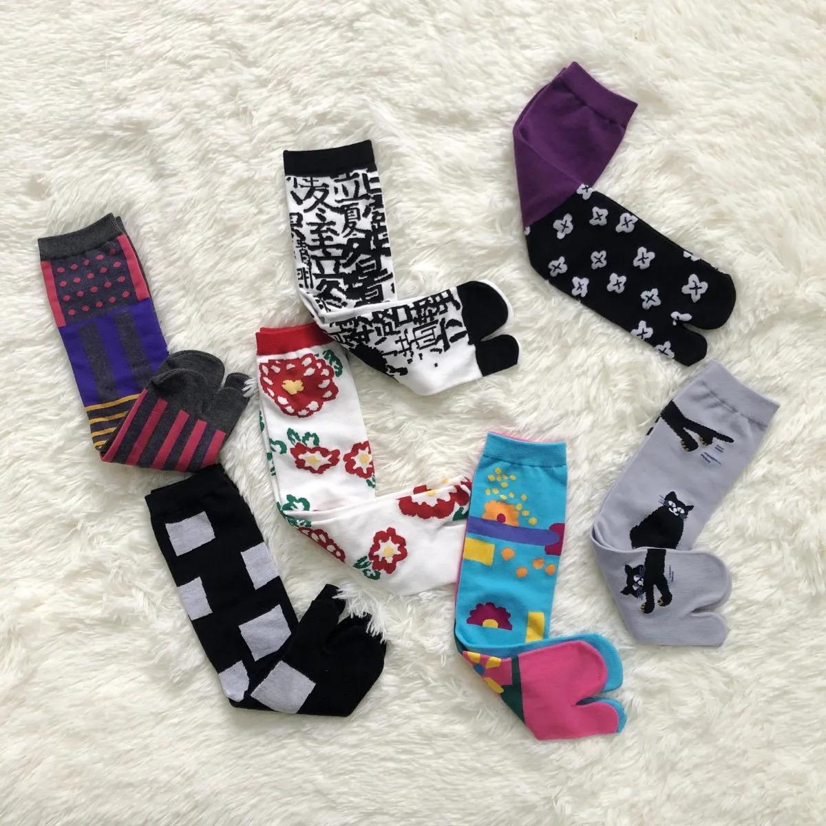 Japanese Multi-Color Jacquard Carrot Chestnut Flower Literary Cute Two-Toe Socks Middle Tube Tabi Split Toe Socks Tide Socks