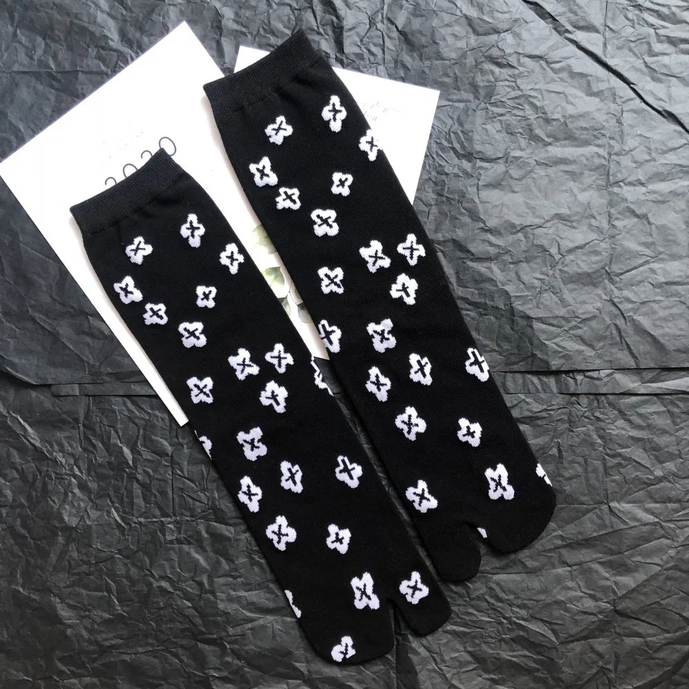 Japanese Multi-Color Jacquard Carrot Chestnut Flower Literary Cute Two-Toe Socks Middle Tube Tabi Split Toe Socks Tide Socks