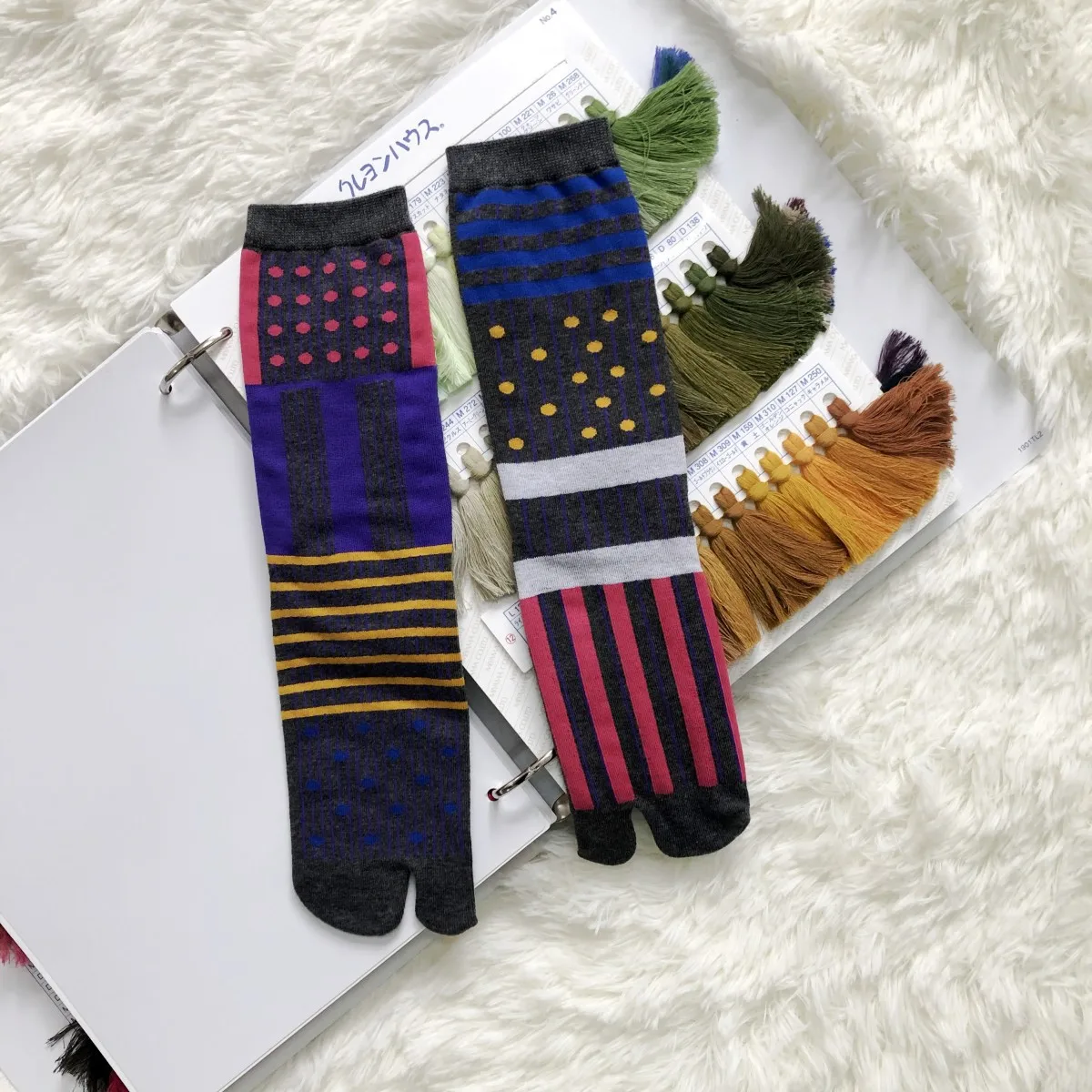 Japanese Multi-Color Jacquard Carrot Chestnut Flower Literary Cute Two-Toe Socks Middle Tube Tabi Split Toe Socks Tide Socks