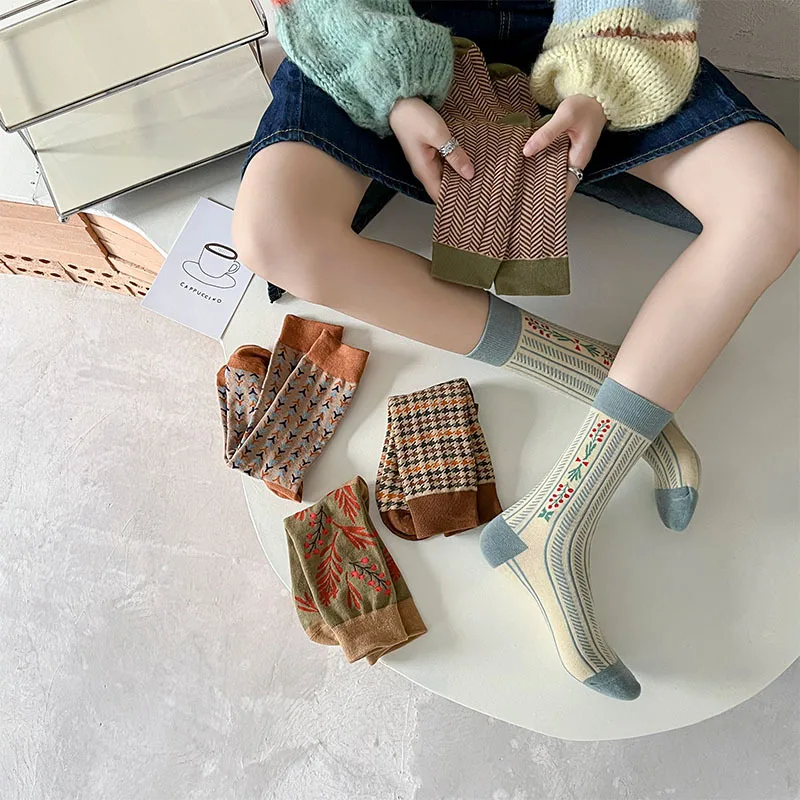 Fashion Harajuku Retro Crew Socks Women Korean Style Vintage Streetwear Women Socks College Style School Girls Cotton Long Socks