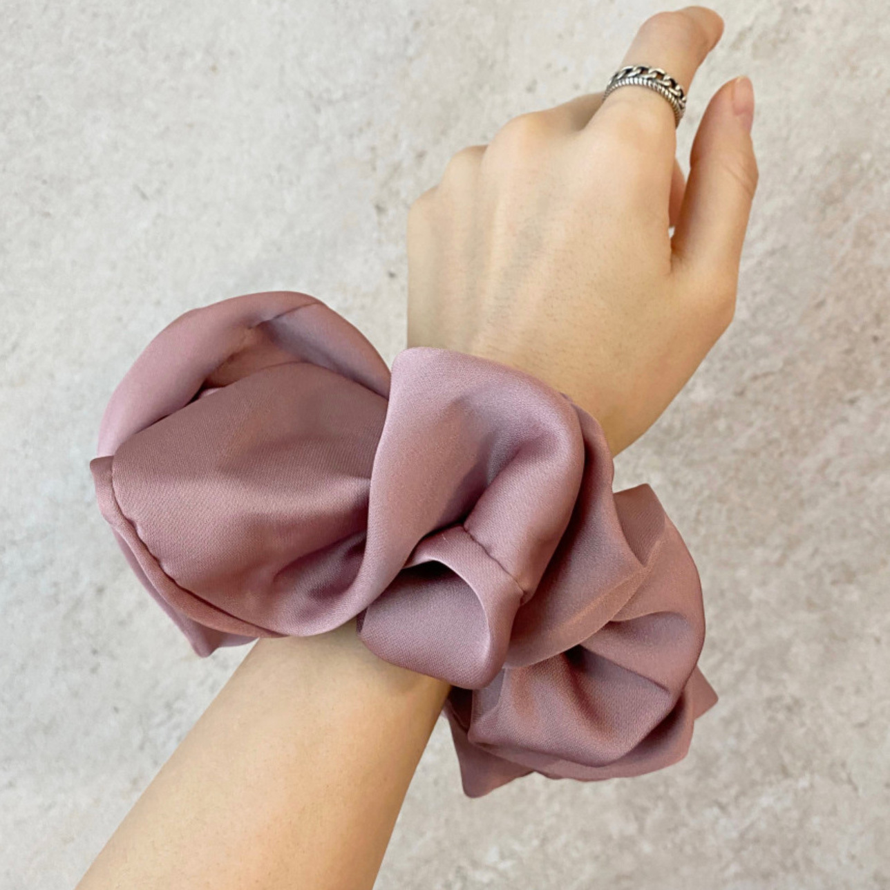 Women Soild Color Oversized Satin Scrunchies Fashion Elastic Hair Ties Ponytail Holder Chiffon Scrunchie Chouchou Cheveux Femme