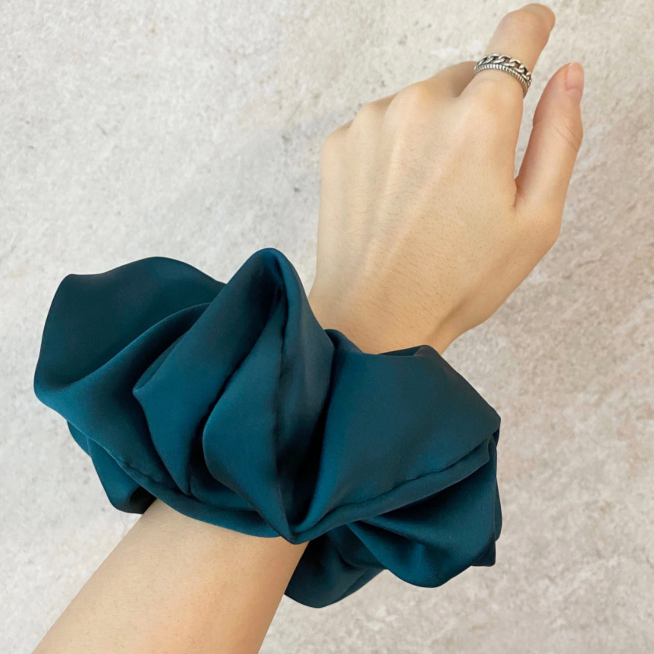 Women Soild Color Oversized Satin Scrunchies Fashion Elastic Hair Ties Ponytail Holder Chiffon Scrunchie Chouchou Cheveux Femme