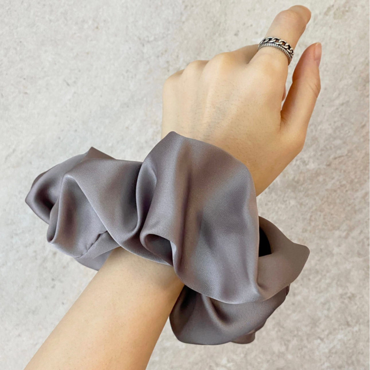 Women Soild Color Oversized Satin Scrunchies Fashion Elastic Hair Ties Ponytail Holder Chiffon Scrunchie Chouchou Cheveux Femme