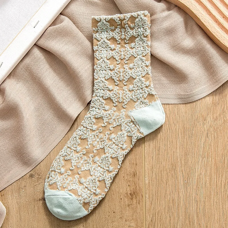 Fashion Harajuku Retro Woman Floral Vintage Socks Novelty Ethnic Print Kawaii Cute Cotton Casual Breathable Ladies Girls Funny