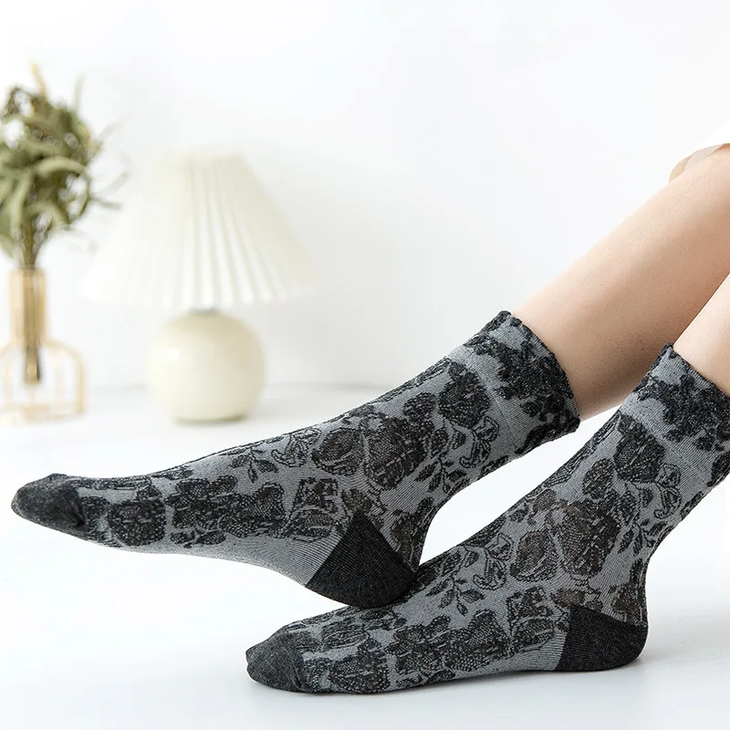 Fashion Harajuku Retro Woman Floral Vintage Socks Novelty Ethnic Print Kawaii Cute Cotton Casual Breathable Ladies Girls Funny