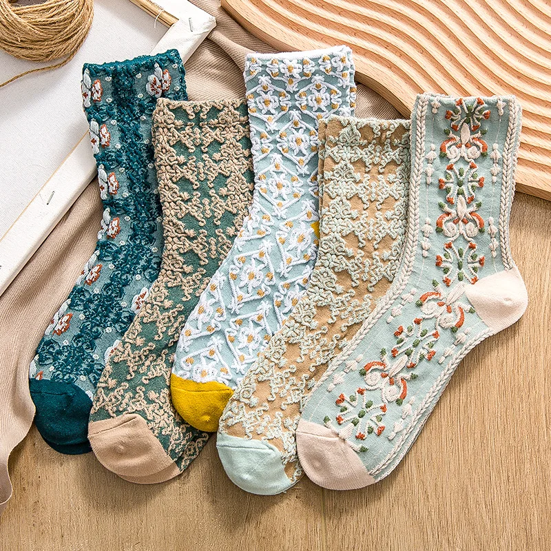 Fashion Harajuku Retro Woman Floral Vintage Socks Novelty Ethnic Print Kawaii Cute Cotton Casual Breathable Ladies Girls Funny