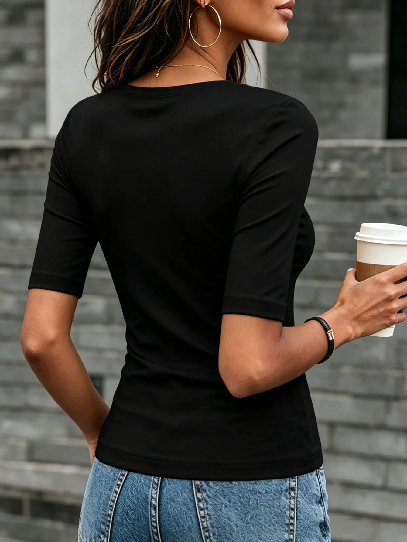 Solid color large U-neck three-quarter sleeve knitted T-shirt for women, slim fit, stretchy, basic base shirt, European and American simple style, suitable for daily wear and commuting