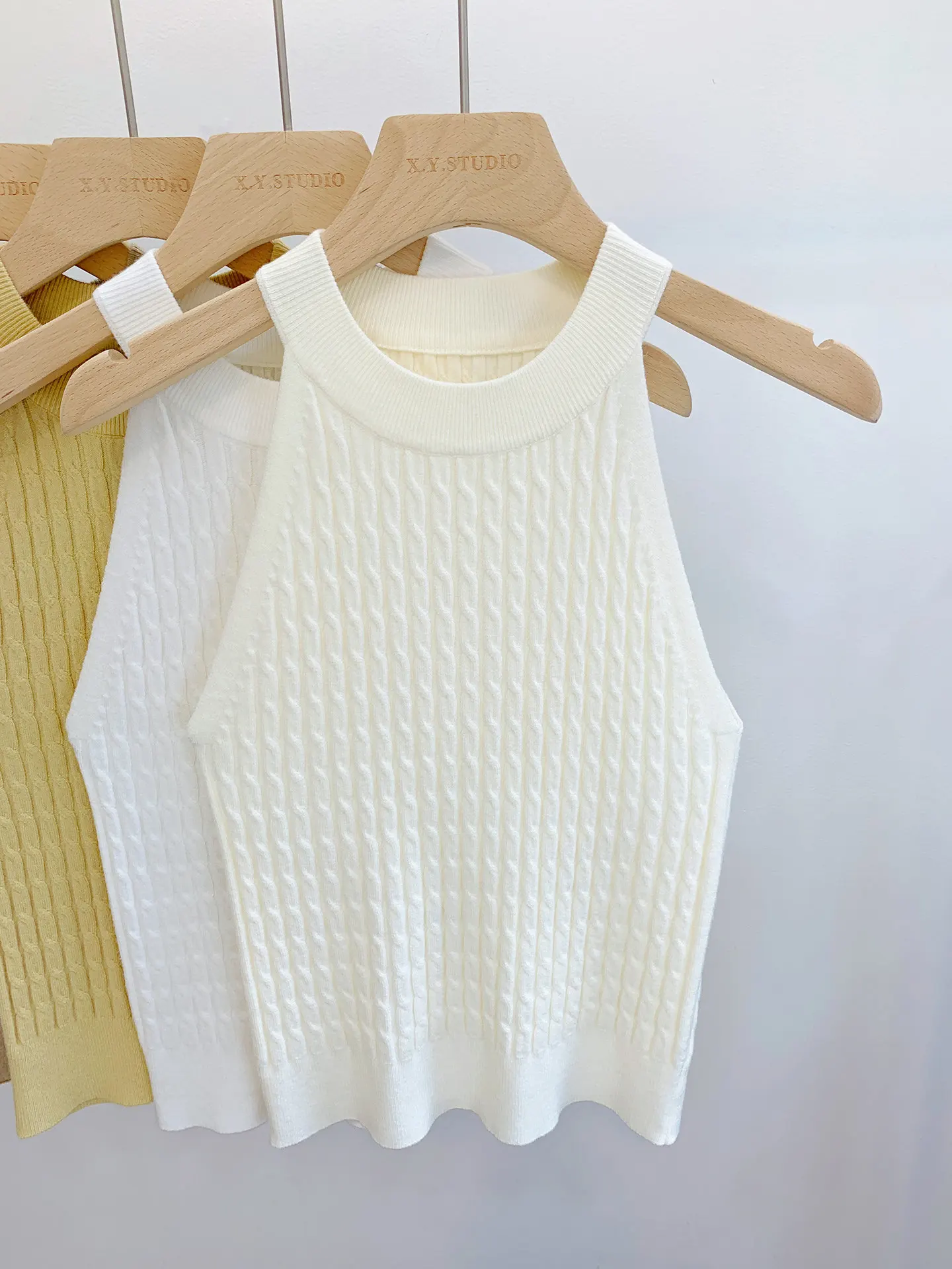2026 Summer New Women's Knitted Halter Camisole Slim Fit Sleeveless Base Tank Tops Solid Color O-neck Outerwear Vests Crop Tops
