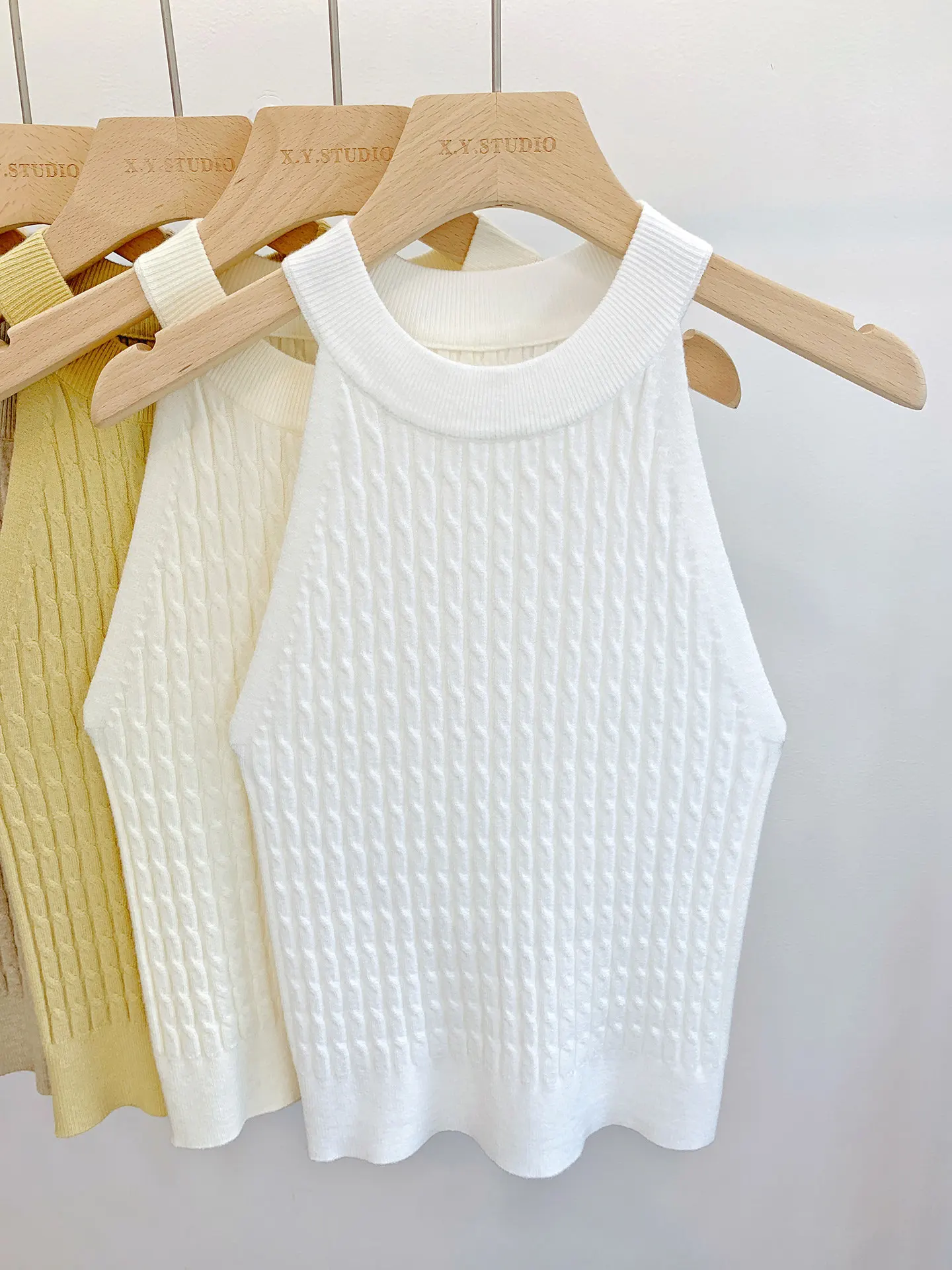 2026 Summer New Women's Knitted Halter Camisole Slim Fit Sleeveless Base Tank Tops Solid Color O-neck Outerwear Vests Crop Tops