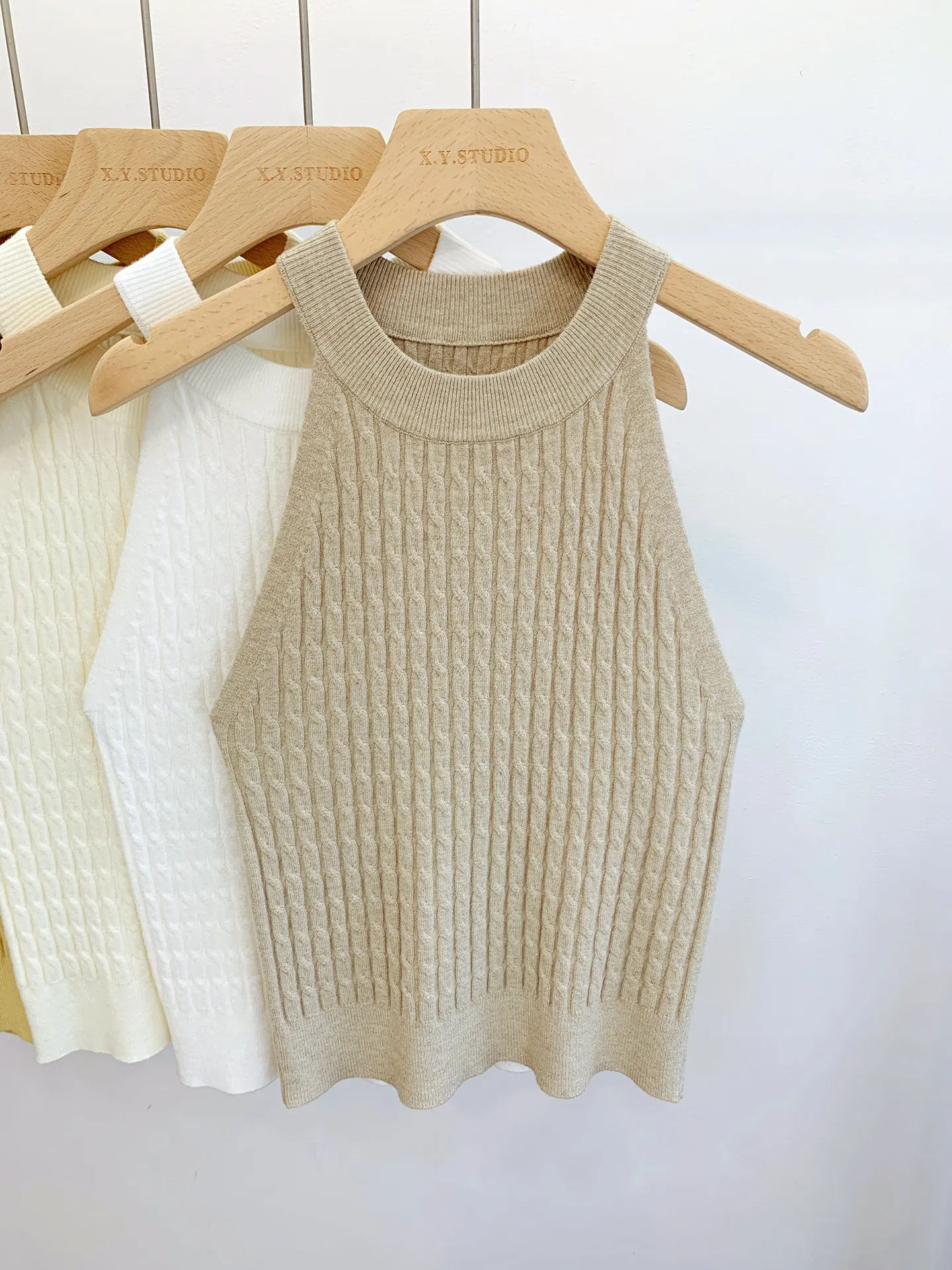 2026 Summer New Women's Knitted Halter Camisole Slim Fit Sleeveless Base Tank Tops Solid Color O-neck Outerwear Vests Crop Tops