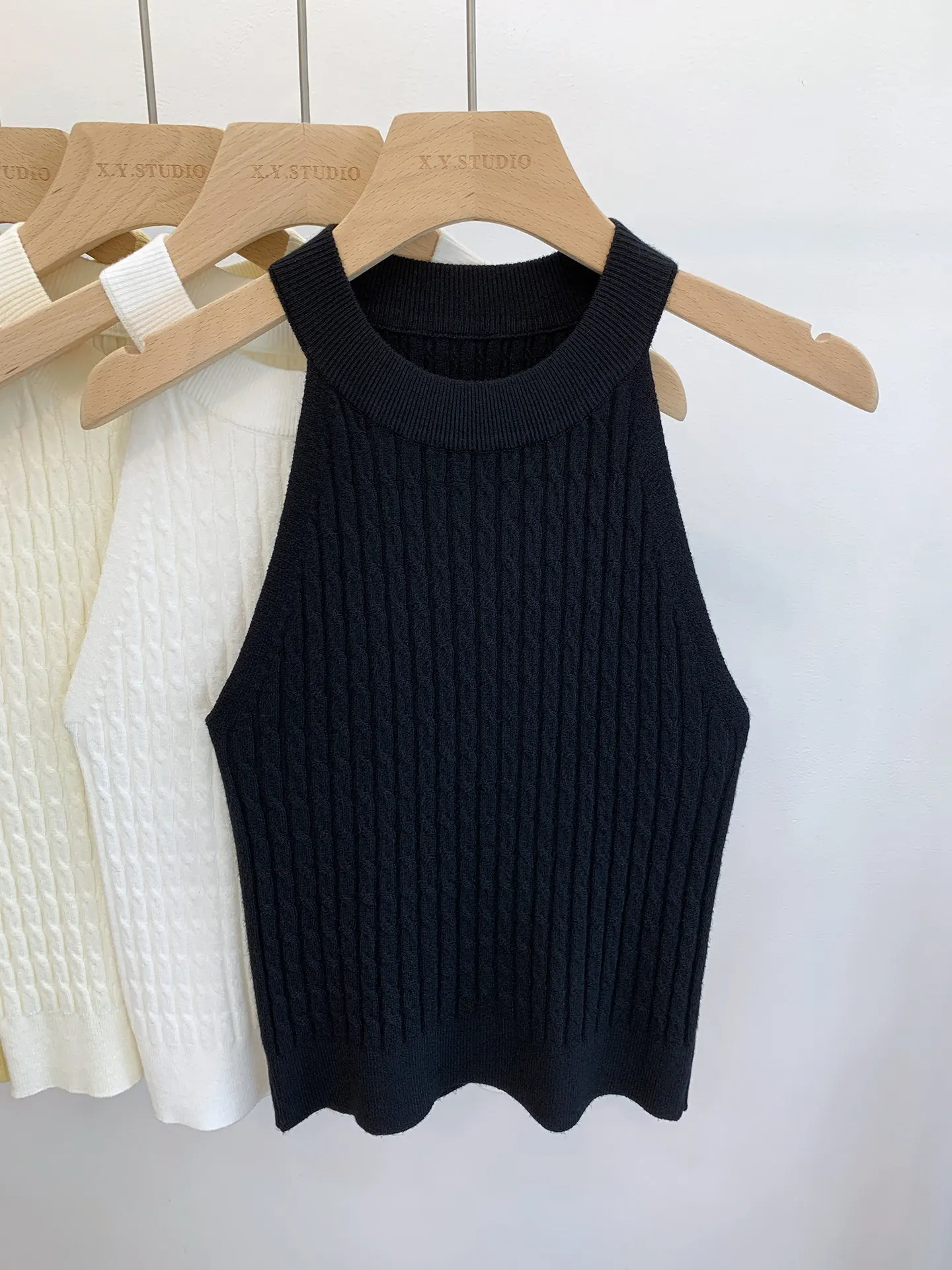 2026 Summer New Women's Knitted Halter Camisole Slim Fit Sleeveless Base Tank Tops Solid Color O-neck Outerwear Vests Crop Tops