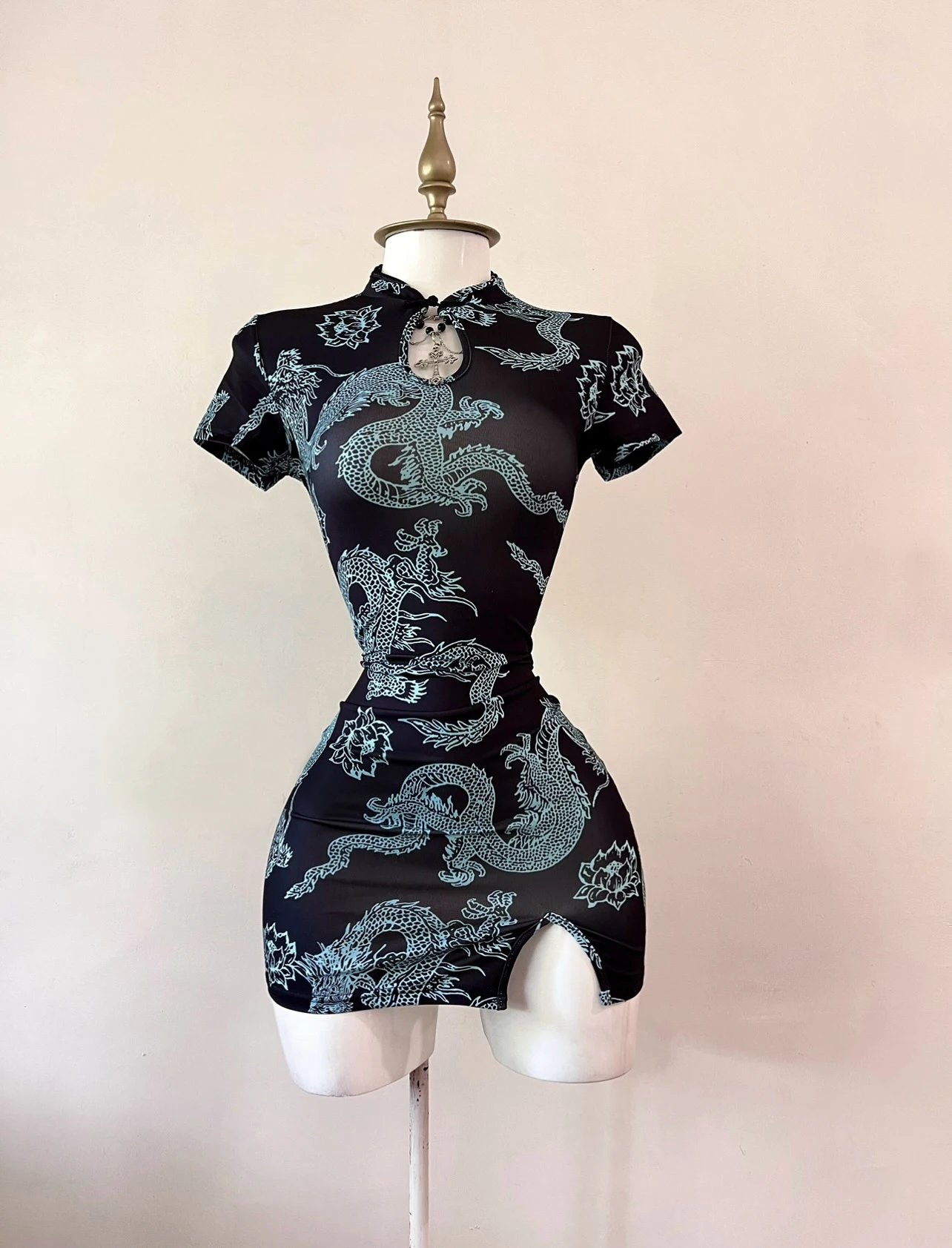 National Trend Style Dragon Pattern Improved Cheongsam, Short-Sleeved Stand-Up Collar with Buttoned Sexy Slit Short Skirt