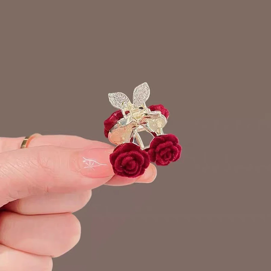 Cute Red Velvet Plum Bossom Small Hair Claw Women Autumn and Winter Side Bangs Hair Slide Sweet Festival Alloy Hair Accessories