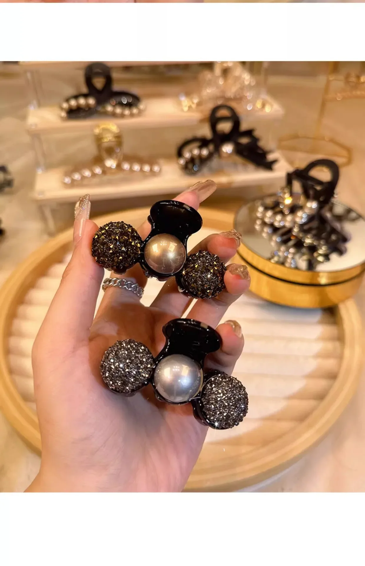 Pearl Hair Claws Clips for Women Elegant Rhinestone Headwear Hairpins Hair Crab Headwear Girls WomenHair Accessories