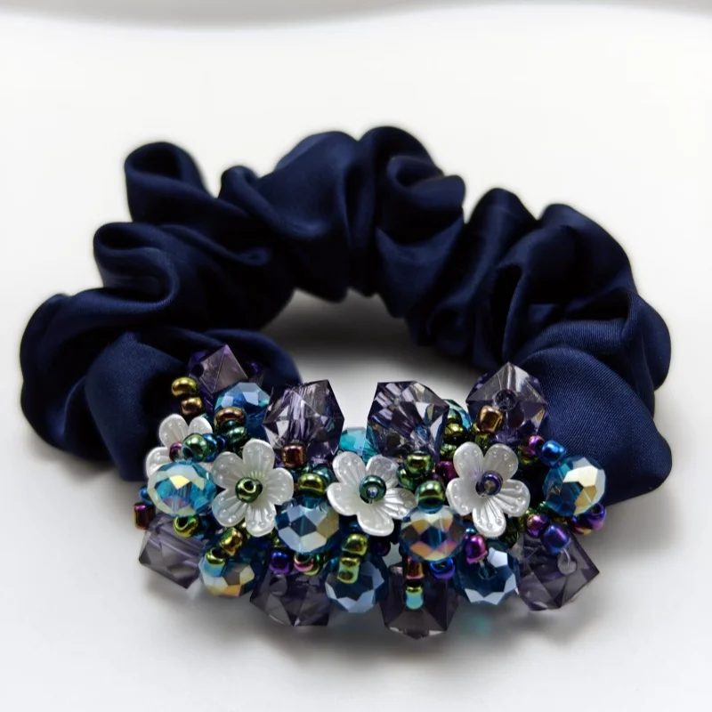 New Arrvial Luxurious Acrylic Flower Scrunchie Hair Tie Satin Crystal Ponytail Holder Fashionable Women Hair Accessories