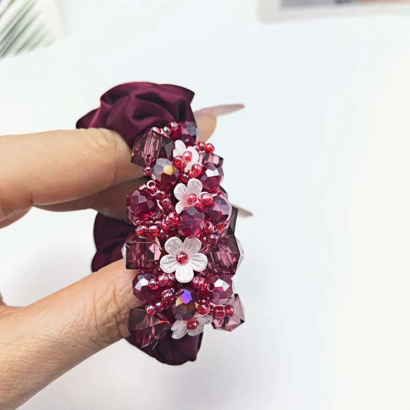 New Arrvial Luxurious Acrylic Flower Scrunchie Hair Tie Satin Crystal Ponytail Holder Fashionable Women Hair Accessories