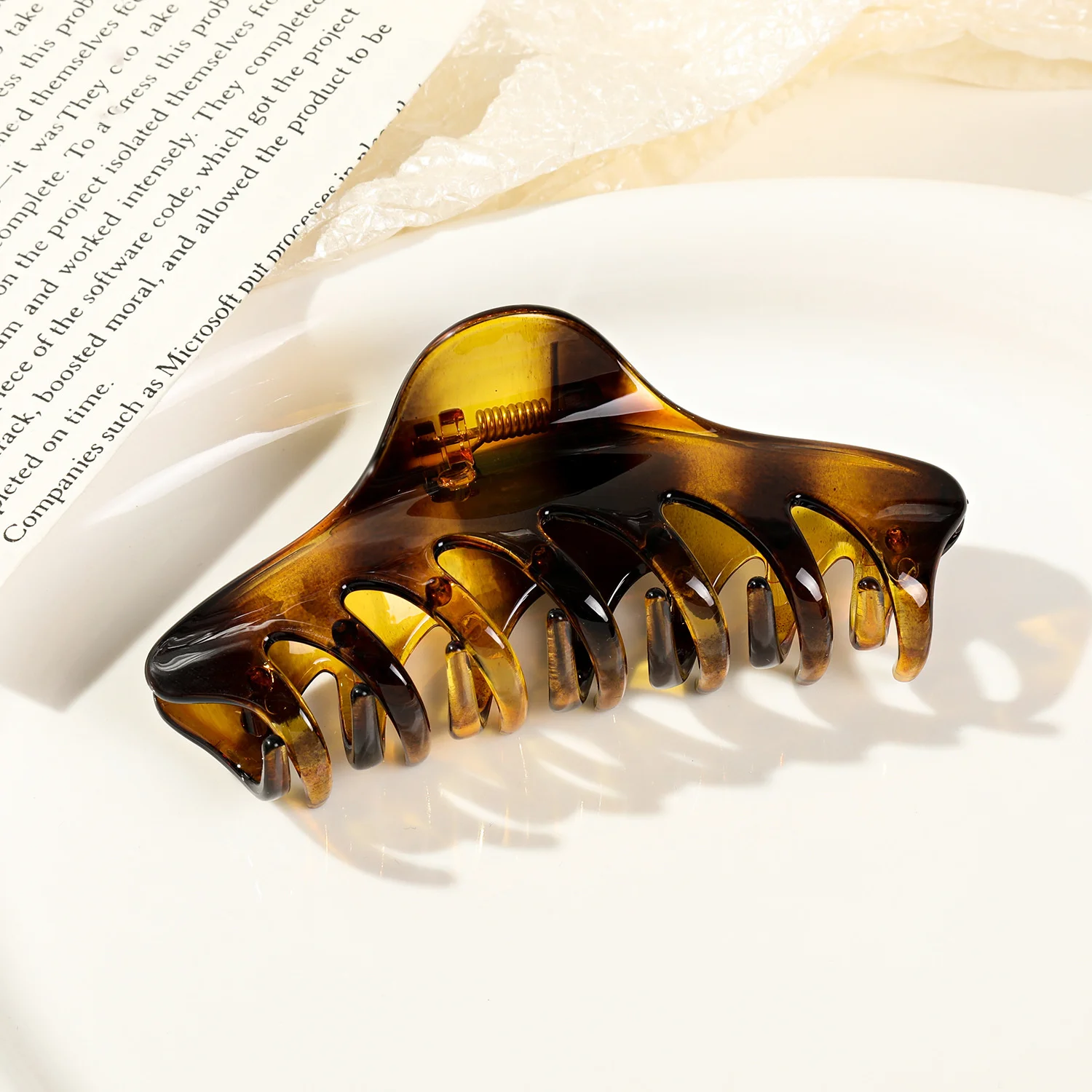 New Retro Korean Acetate Hair Claw Large Crab Hair Clips Shark Clip Simple Hairpin Ponytail Fashion Hair Accessories Woman Girls