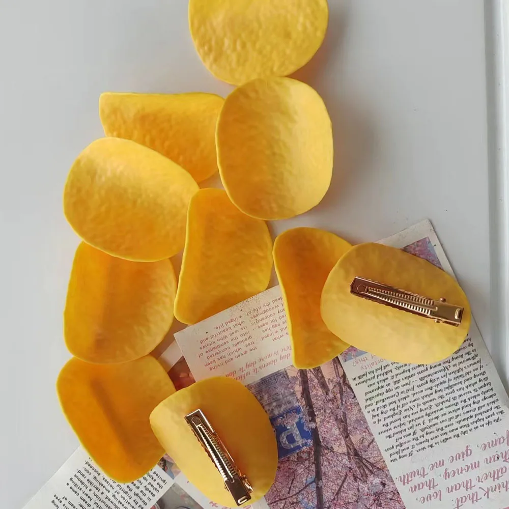 2/4/6Pcs Funny Hair Clips Simulated Potato Chip Hairpin Creative Cute Students Duck Bill Clip Side Clip Hair Accessories 2025