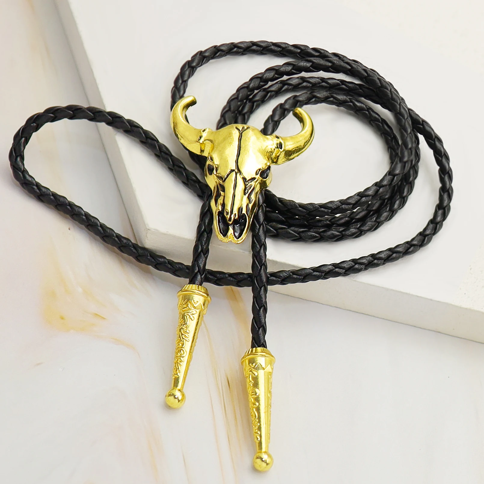 Men's Western Vintage Bolo Tie Cow Skull Design Black Leather Rope Cowboy Necktie with Bull Head Pendant Jewelry Gift Unisex