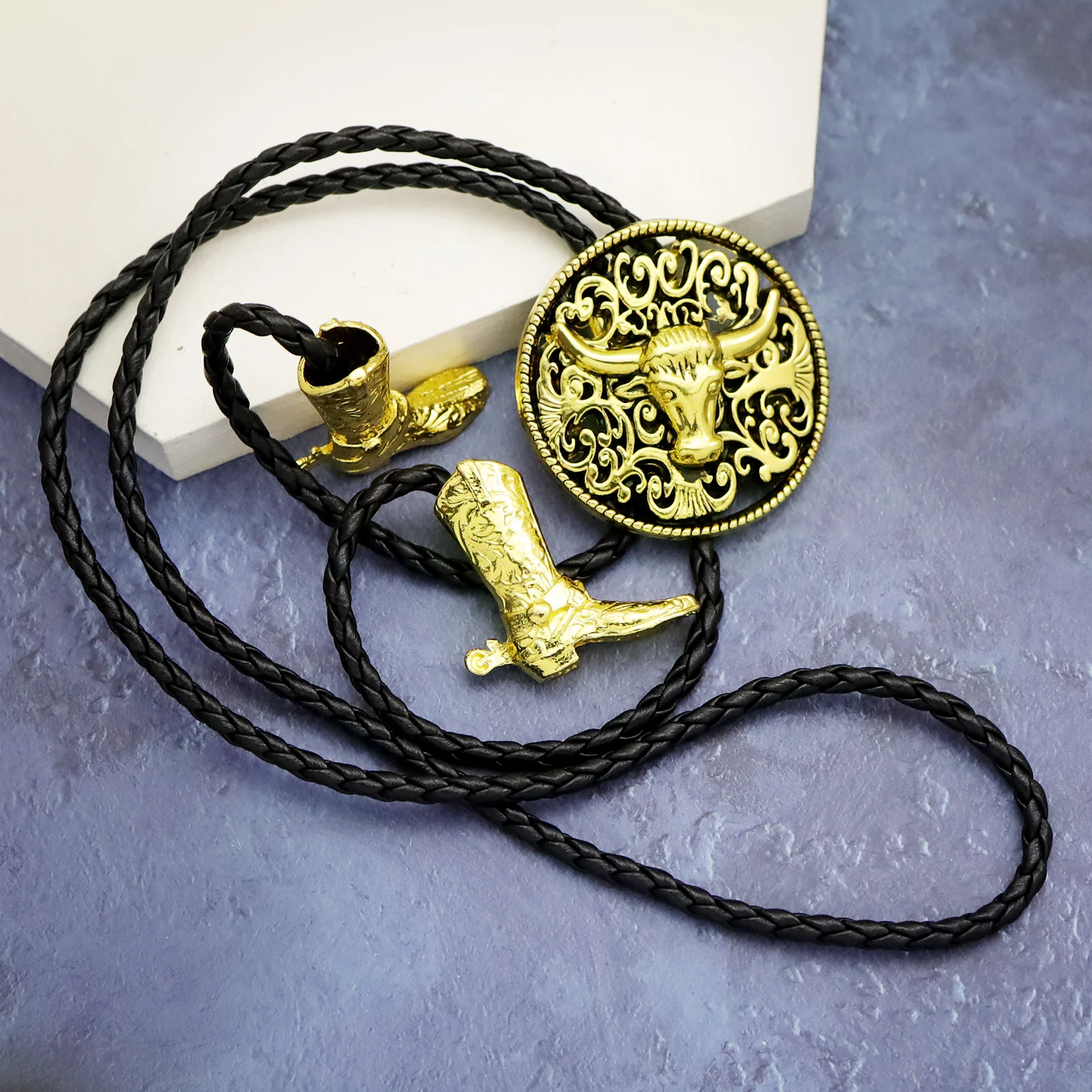 Men's Western Vintage Bolo Tie Cow Skull Design Black Leather Rope Cowboy Necktie with Bull Head Pendant Jewelry Gift Unisex