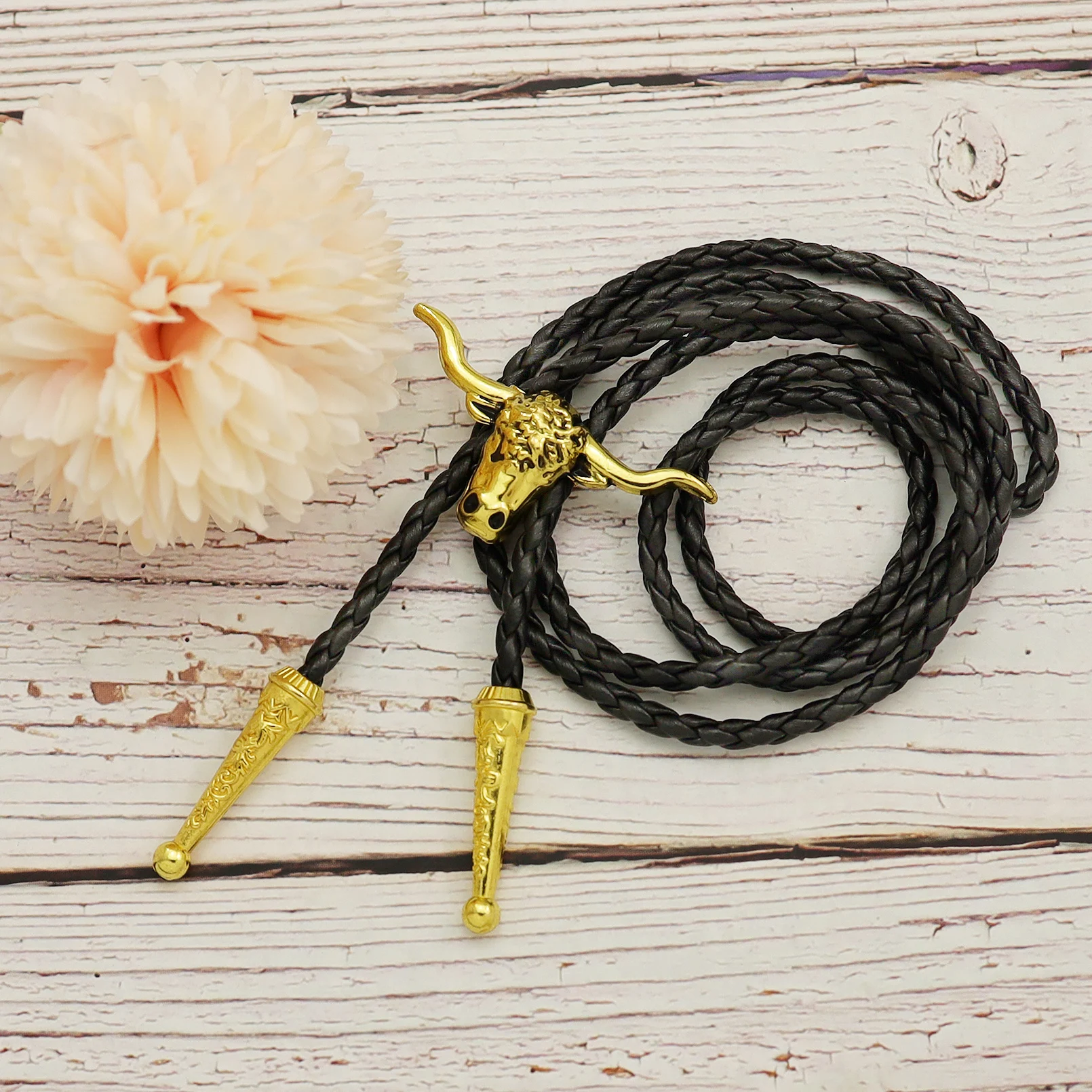 Men's Western Vintage Bolo Tie Cow Skull Design Black Leather Rope Cowboy Necktie with Bull Head Pendant Jewelry Gift Unisex