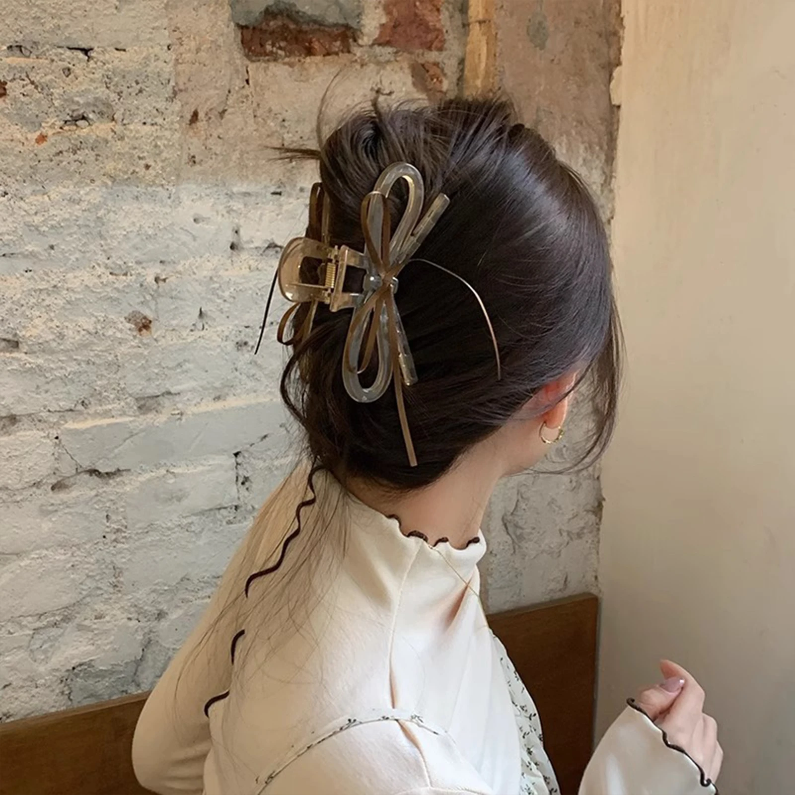 2025 New Acrylic Hair Claw Ribbon Bow Transparent Shark Gripper For Women Girls Summer Outdoor Simple Hair Accessories 12cm
