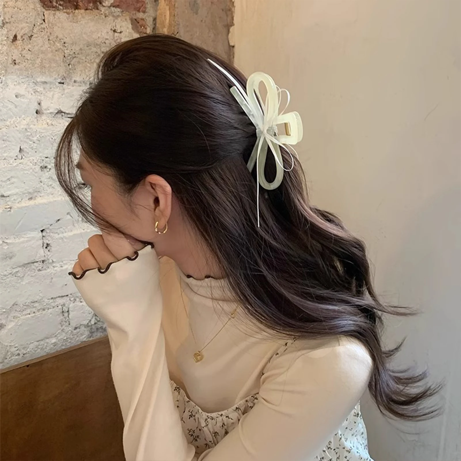 2025 New Acrylic Hair Claw Ribbon Bow Transparent Shark Gripper For Women Girls Summer Outdoor Simple Hair Accessories 12cm