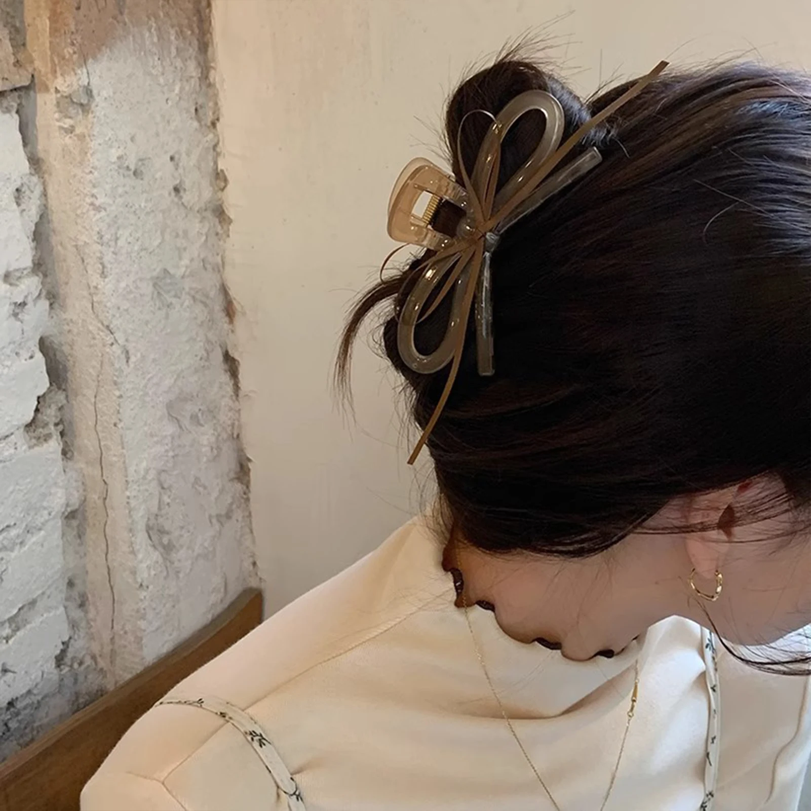 2025 New Acrylic Hair Claw Ribbon Bow Transparent Shark Gripper For Women Girls Summer Outdoor Simple Hair Accessories 12cm